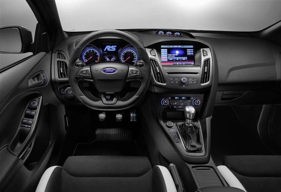  Ford Focus RS 2015 года  (фото 17 из 21)